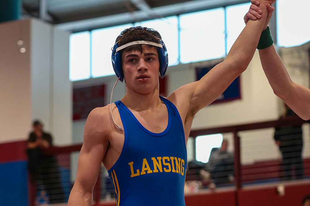 Lansing wrestling impressing early under new coach