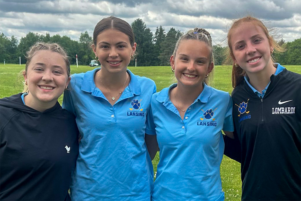 Lansing girls golf wins sectionals, sends 4 to states